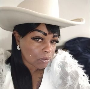 Meet your Posher, Stormy